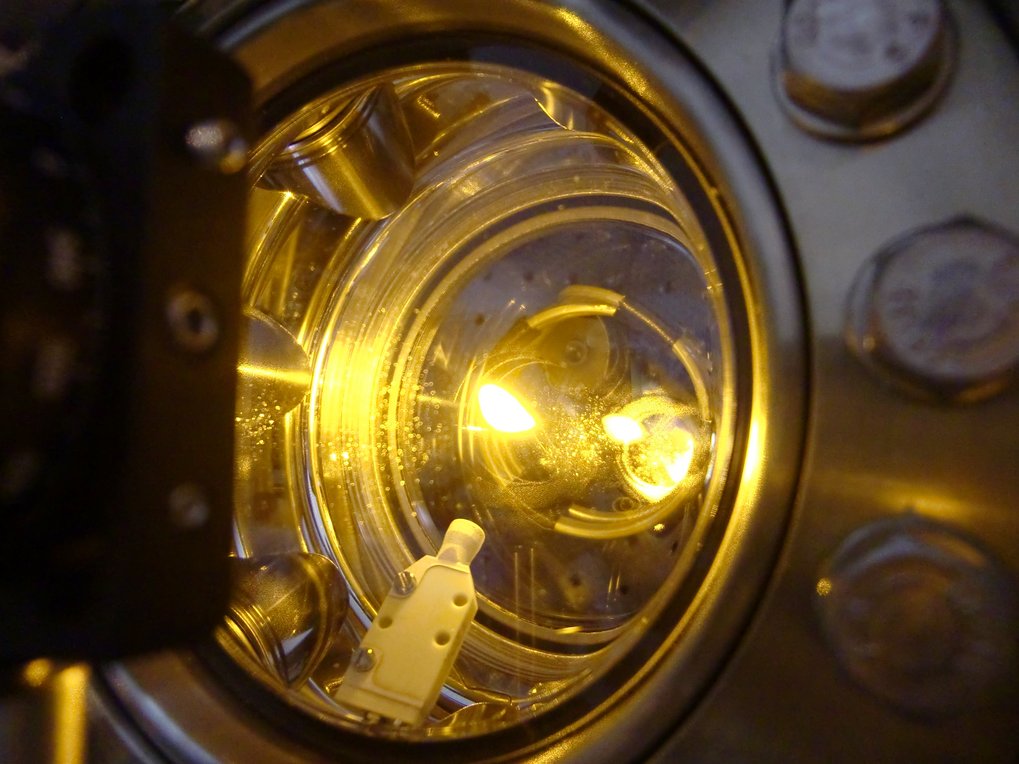 A picture of our yellow sodium MOT.