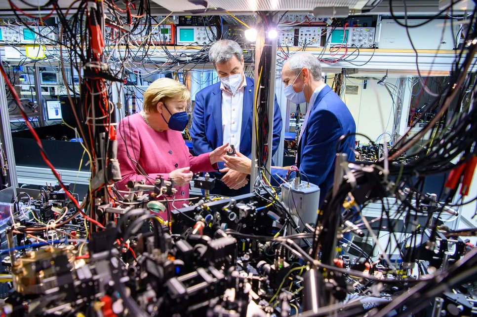 German Chancellor Angela Merkel and Bavarian Prime Minister Markus Söder visiting our lab at MPQ.