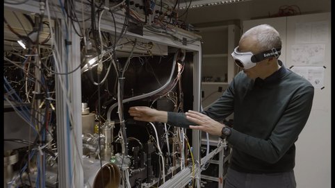 The interview and lab tour with Immanuel Bloch was recorded in November 2021 at the Max Planck Institute of Quantum Optics. The video was produced with the support of ScienceRelations.