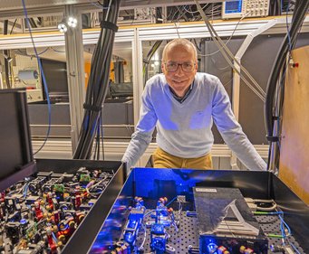 Immanuel Bloch in his “Strontium Lab” at MPQ. Immanuel Bloch in his “Strontium Lab” at MPQ.