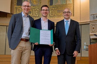 Alexander Impertro receives Theodor Hänsch Doctoral Thesis Award 2025